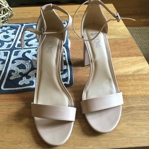 Brand new tan heels
